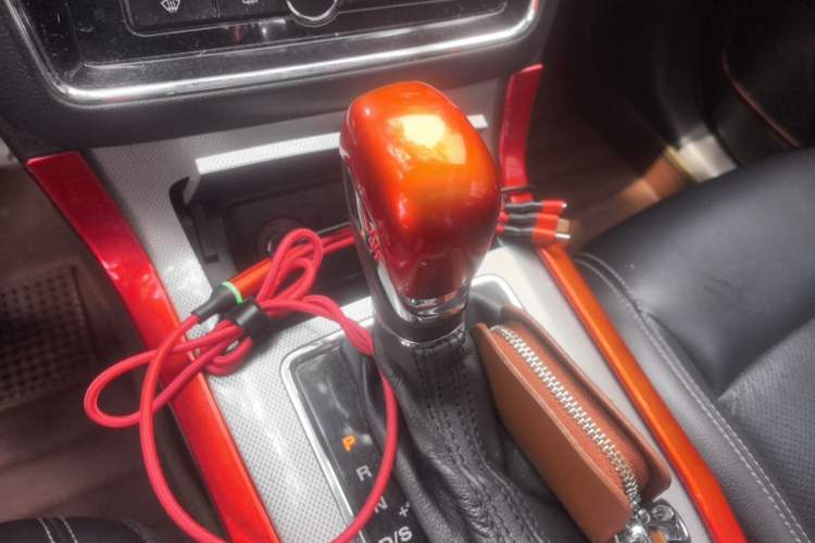 Used Roewe RX5 2016 20T Two-Wheel Drive Automatic Internet Smart Edition Gear Lever