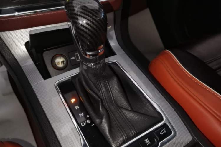 Used Roewe RX5 2016 30T Four-Wheel Drive Automatic Internet Smart Luxury Edition Gear Lever