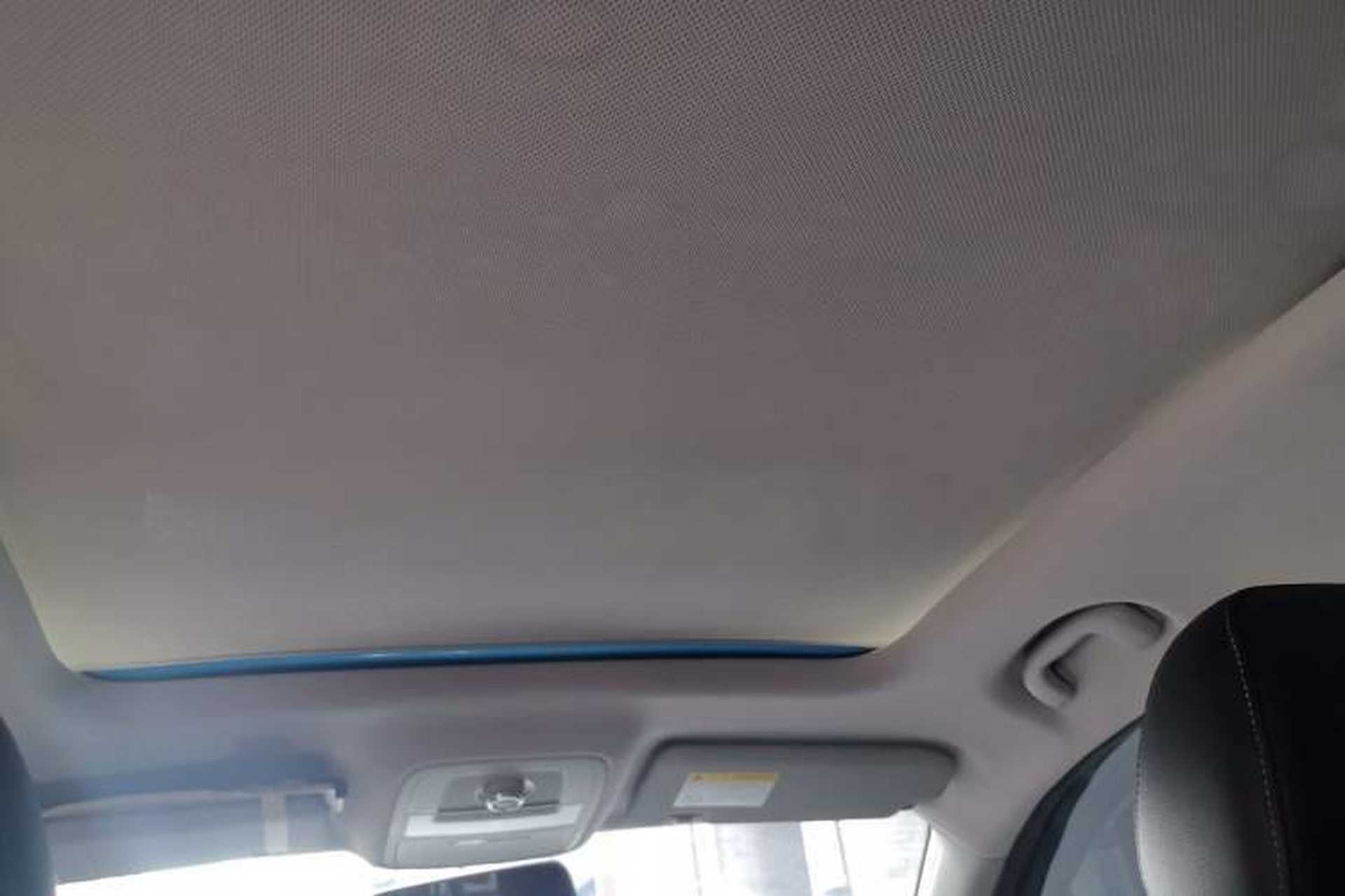 Used Roewe RX5 2016 20T Two-Wheel Drive Automatic Internet Smart Edition Headliner