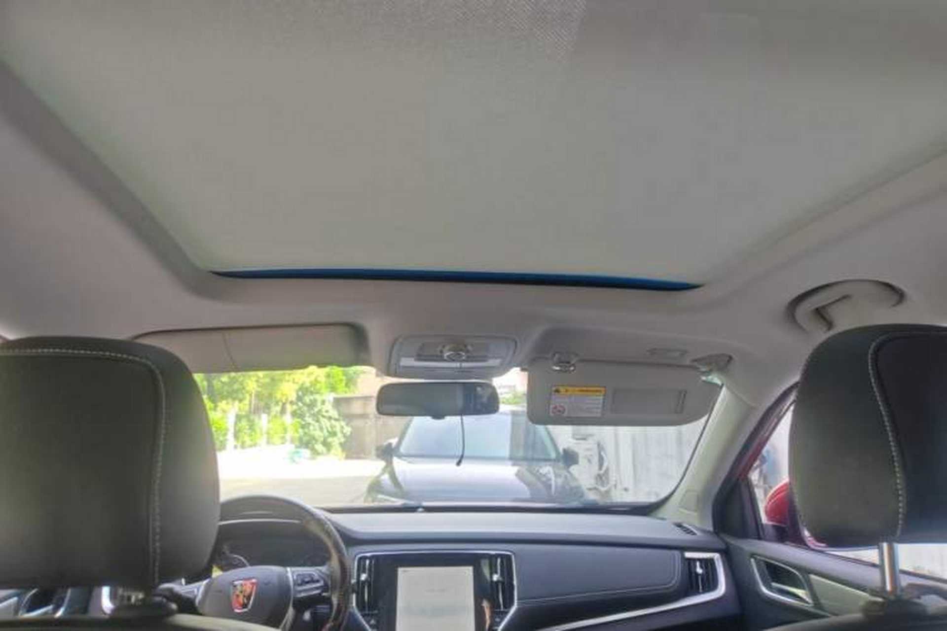 Used Roewe RX5 2016 20T Two-Wheel Drive Automatic Internet Smart Edition Headliner