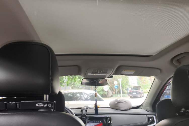 Used Roewe RX5 2016 20T Two-Wheel Drive Automatic Internet Smart Edition Headliner