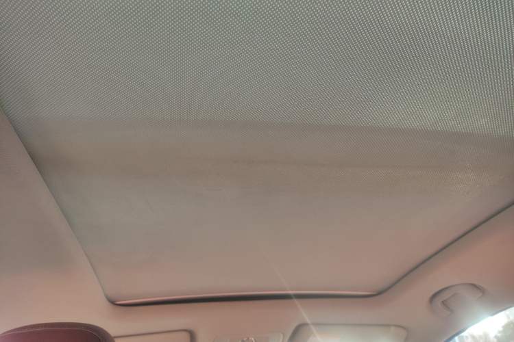 Used Roewe RX5 2016 30T Four-Wheel Drive Automatic Internet Smart Luxury Edition Headliner