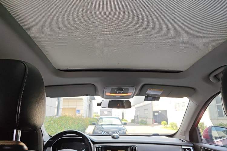 Used Roewe RX5 2016 20T Two-Wheel Drive Automatic Internet Smart Edition Headliner