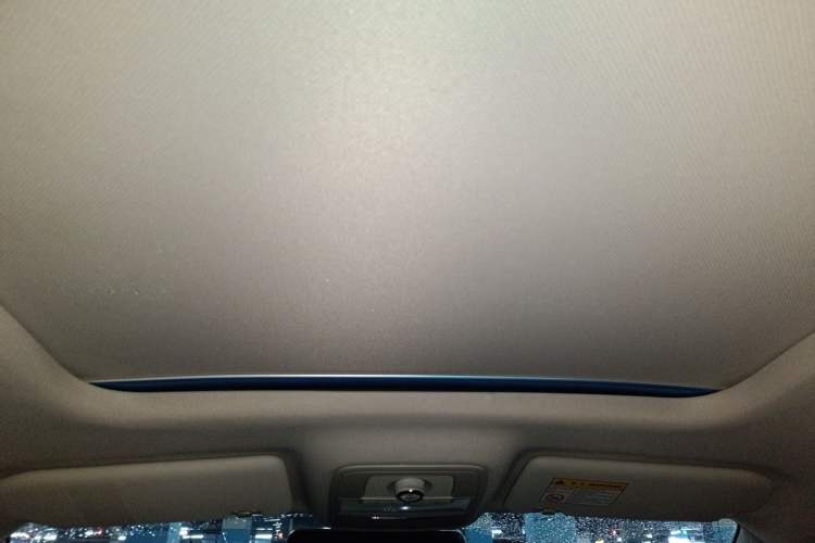 Used Roewe RX5 2016 20T Two-Wheel Drive Automatic Internet Smart Edition Headliner