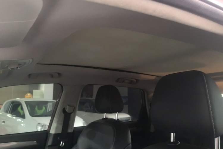 Used Roewe RX5 2016 20T Two-Wheel Drive Automatic Flagship Edition Headliner