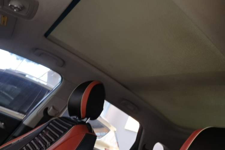 Used Roewe RX5 2016 30T Four-Wheel Drive Automatic Internet Smart Luxury Edition Headliner