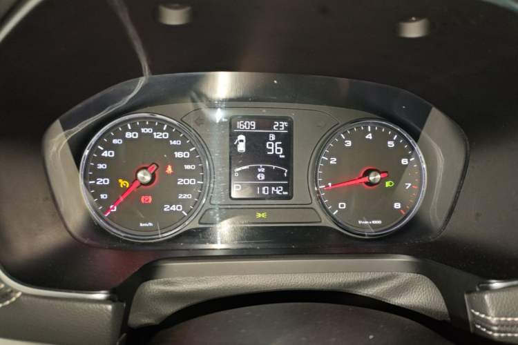 Used Roewe RX5 2016 20T Two-Wheel Drive Automatic Internet Smart Edition Instrument Cluster