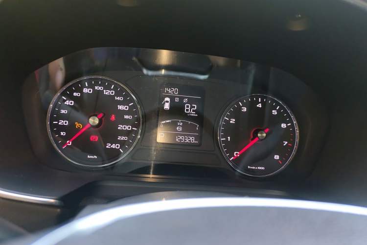 Used Roewe RX5 2016 20T Two-Wheel Drive Automatic Flagship Edition Instrument Cluster