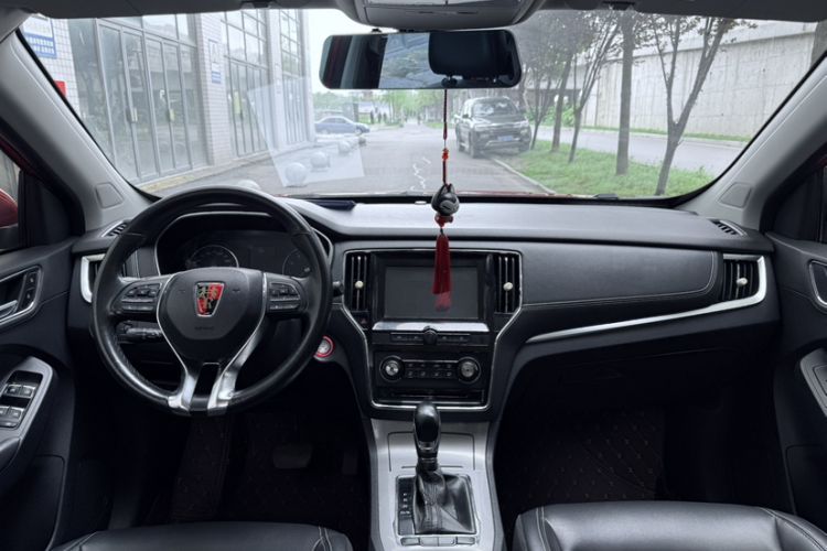 Used Roewe RX5 2016 20T Two-Wheel Drive Automatic Flagship Edition Interior 1