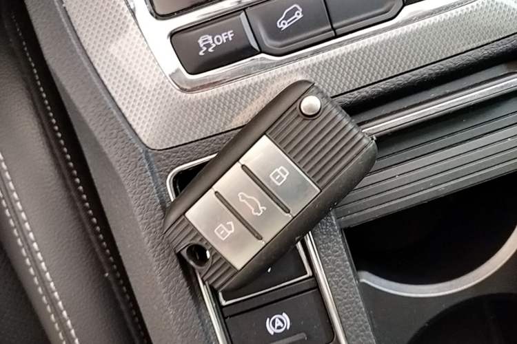 Used Roewe RX5 2016 20T Two-Wheel Drive Automatic Flagship Edition Interior 1