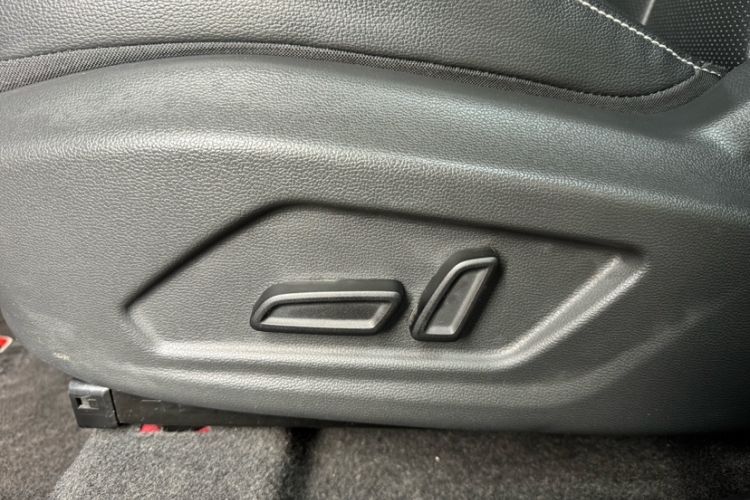 Used Roewe RX5 2016 20T Two-Wheel Drive Automatic Internet Smart Edition Interior 14