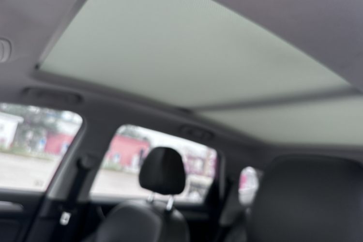 Used Roewe RX5 2016 20T Two-Wheel Drive Automatic Internet Smart Edition Interior 3