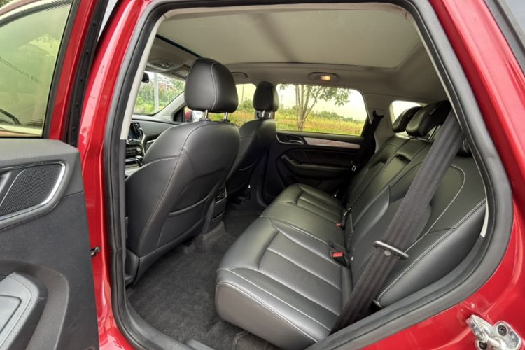 Used Roewe RX5 2016 20T Two-Wheel Drive Automatic Flagship Edition Interior 3