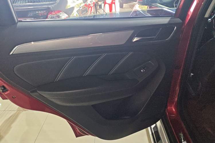 Used Roewe RX5 2016 20T Two-Wheel Drive Automatic Internet Smart Edition Interior 5