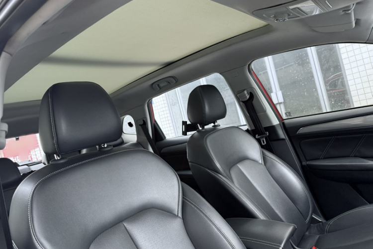 Used Roewe RX5 2016 20T Two-Wheel Drive Automatic Flagship Edition Interior 6
