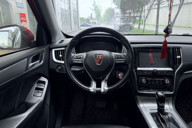 Used Roewe RX5 2016 20T Two-Wheel Drive Automatic Flagship Edition Interior 7