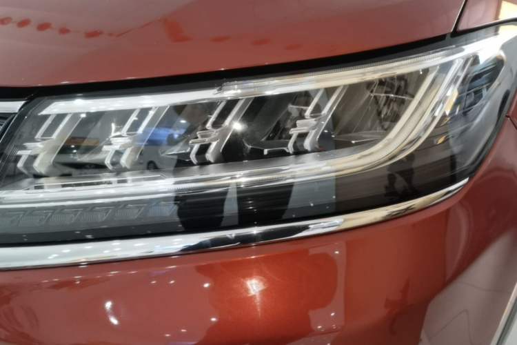 Used Roewe RX5 2016 30T Four-Wheel Drive Automatic Internet Smart Luxury Edition Left Front Headlight