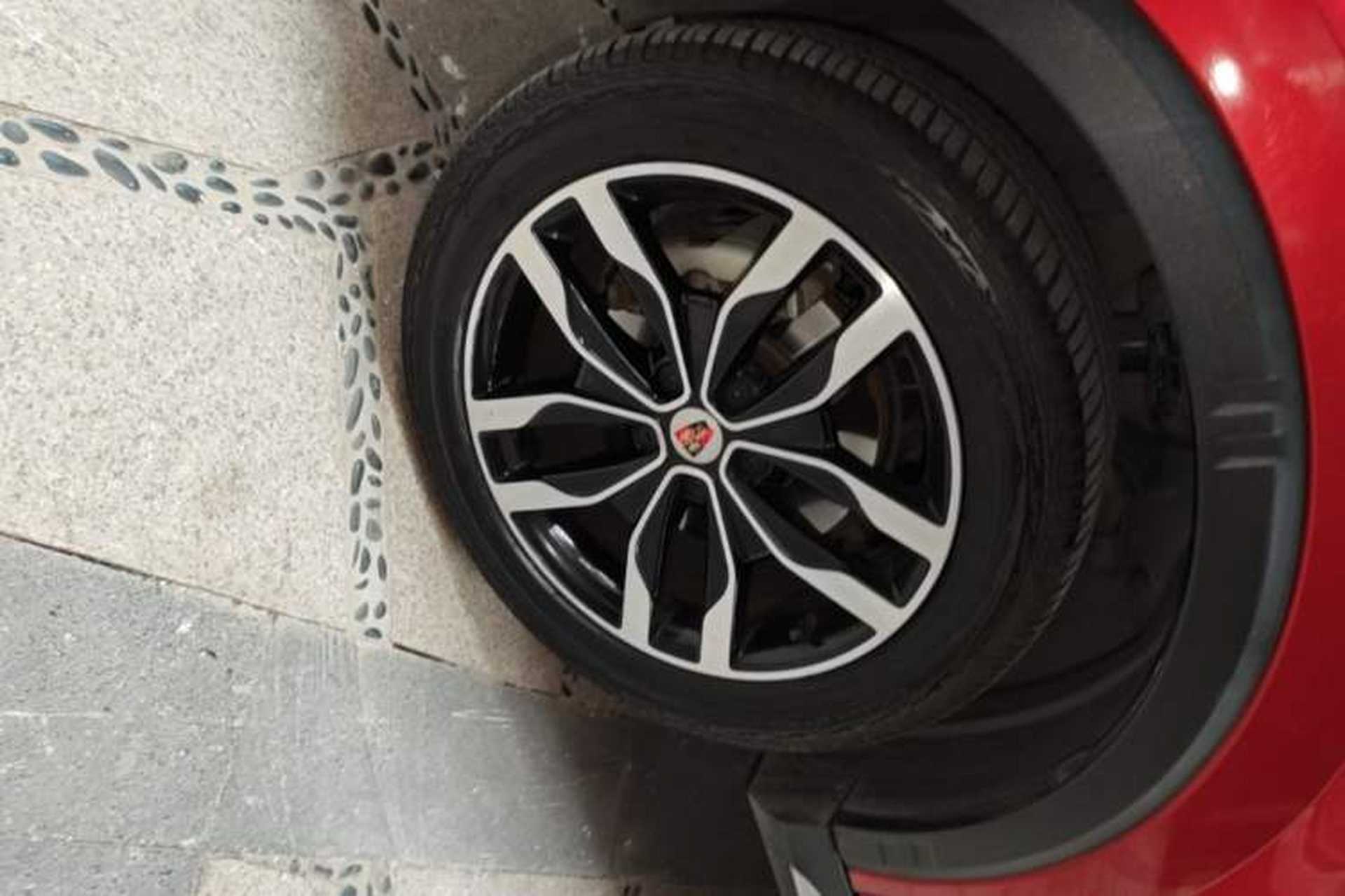 Used Roewe RX5 2016 20T Two-Wheel Drive Automatic Internet Smart Edition Left Front Wheel Hub