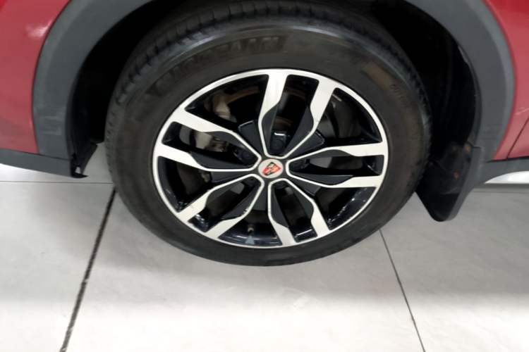 Used Roewe RX5 2016 30T Four-Wheel Drive Automatic Internet Smart Luxury Edition Left Front Wheel Hub
