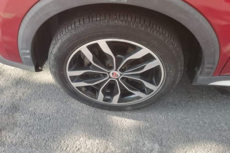 Used Roewe RX5 2016 20T Two-Wheel Drive Automatic Internet Smart Edition Left Front Wheel Hub