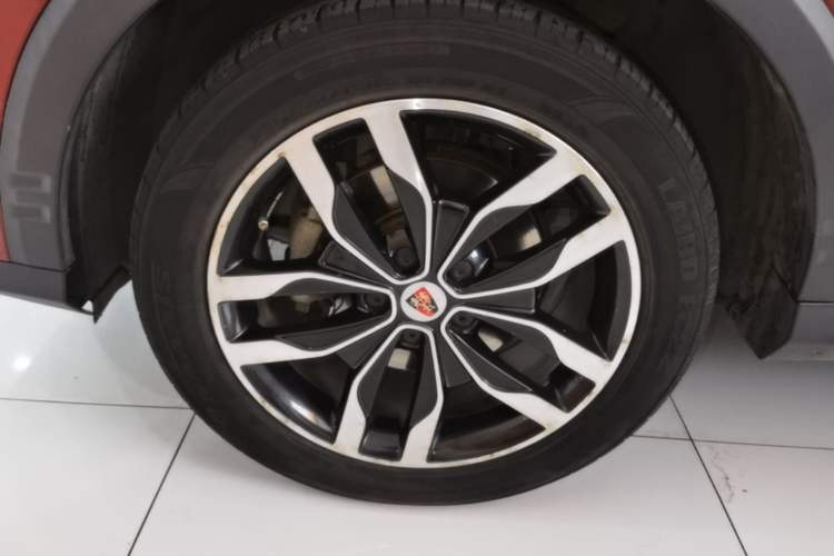 Used Roewe RX5 2016 30T Four-Wheel Drive Automatic Internet Smart Luxury Edition Left Front Wheel Hub