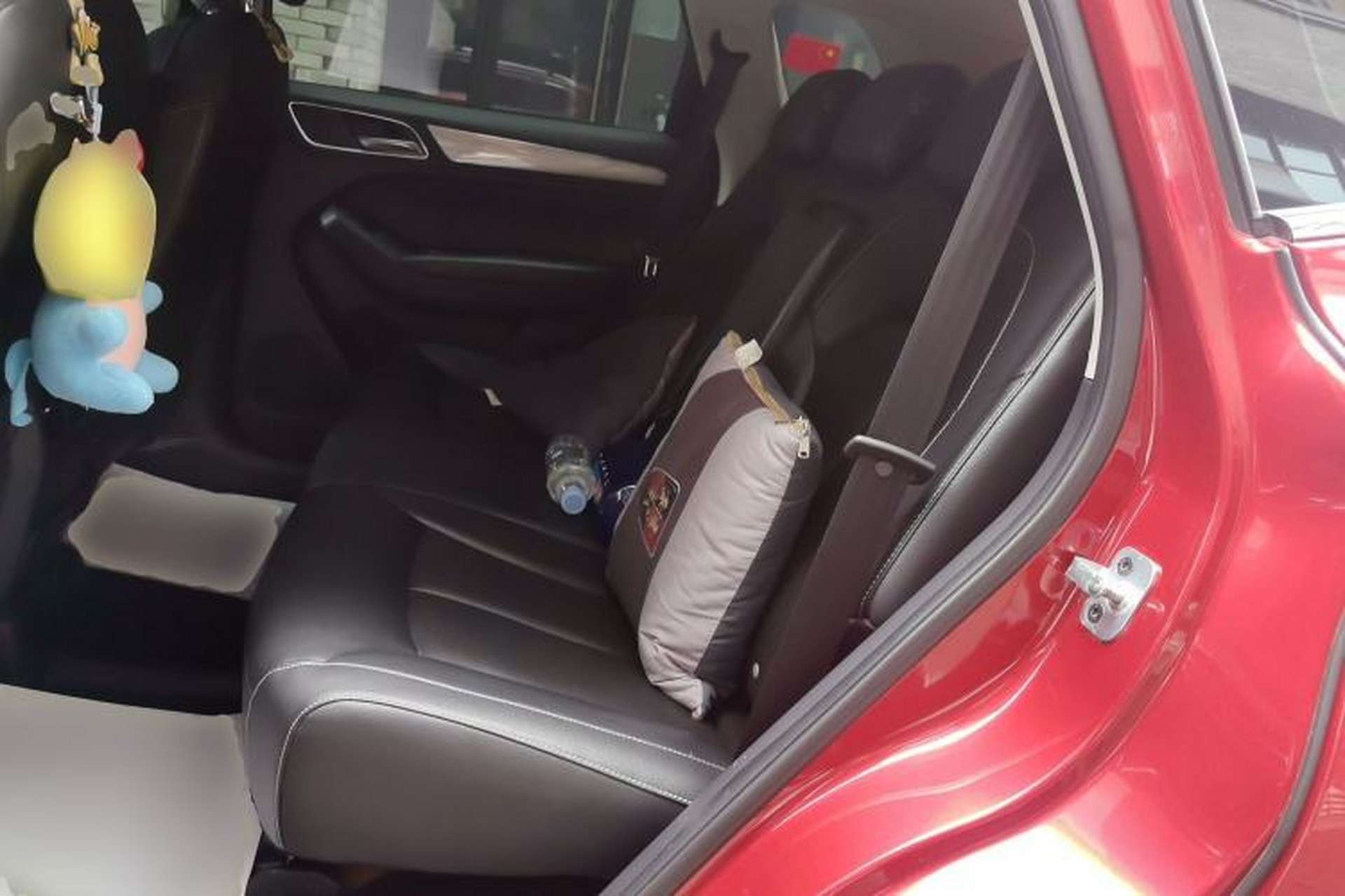 Used Roewe RX5 2016 20T Two-Wheel Drive Automatic Internet Smart Edition Left Rear Seat