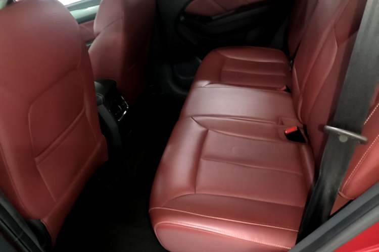 Used Roewe RX5 2016 30T Four-Wheel Drive Automatic Internet Smart Luxury Edition Left Rear Seat