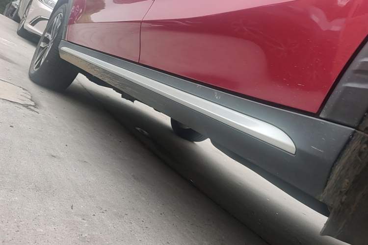 Used Roewe RX5 2016 20T Two-Wheel Drive Automatic Internet Smart Edition Left Side Sill