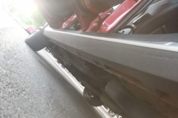 Used Roewe RX5 2016 20T Two-Wheel Drive Automatic Internet Smart Edition Left Side Sill