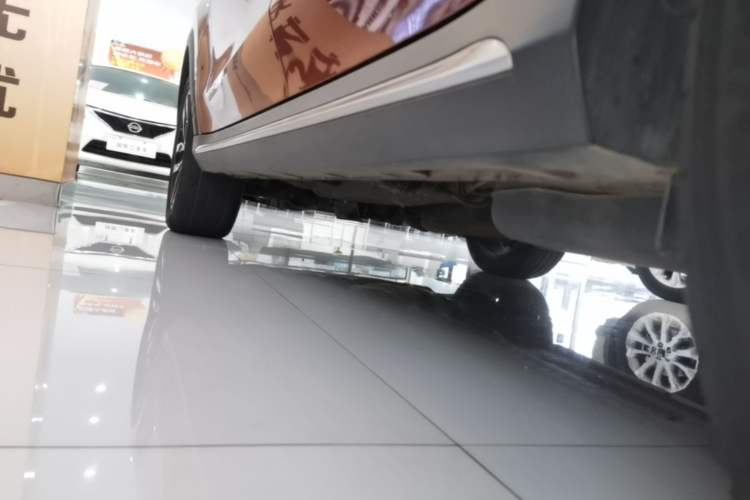 Used Roewe RX5 2016 30T Four-Wheel Drive Automatic Internet Smart Luxury Edition Left Side Sill