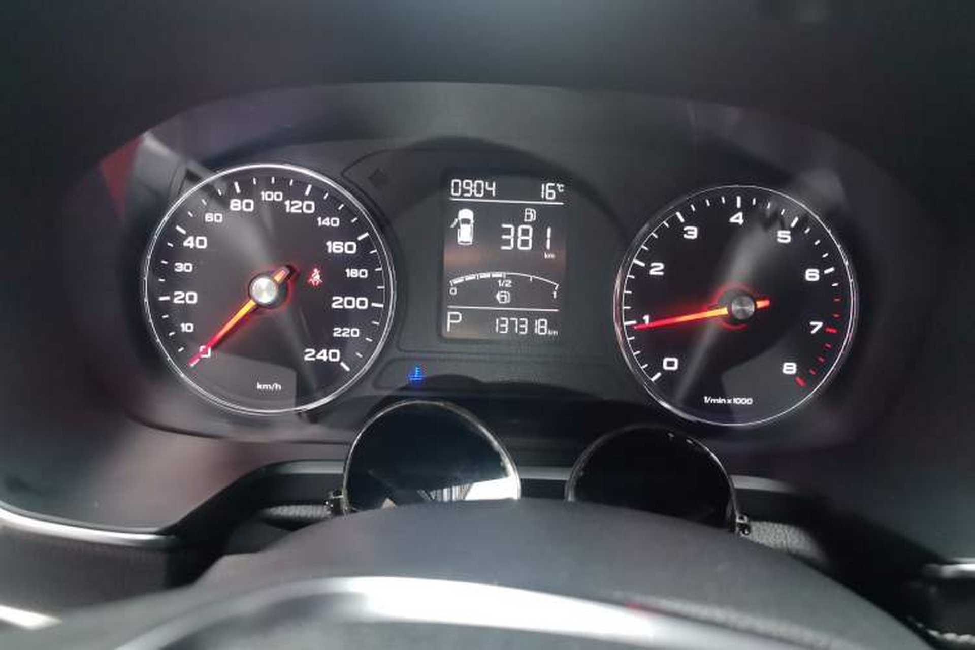 Used Roewe RX5 2016 20T Two-Wheel Drive Automatic Internet Smart Edition Odometer Close Up