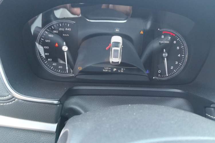 Used Roewe RX5 2016 30T Two-Wheel Drive Automatic Internet Smart Edition Odometer Close Up