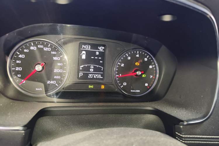 Used Roewe RX5 2016 20T Two-Wheel Drive Automatic Internet Smart Edition Odometer Close Up