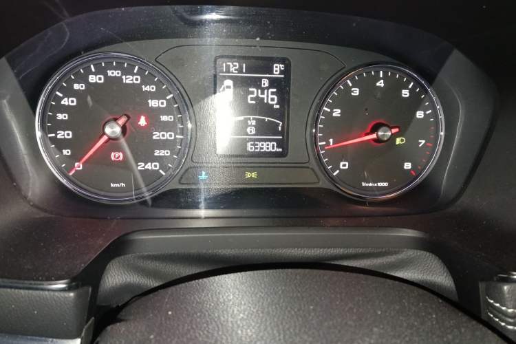 Used Roewe RX5 2016 20T Two-Wheel Drive Automatic Internet Smart Edition Odometer Close Up