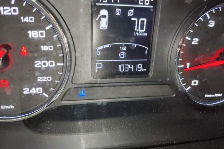 Used Roewe RX5 2016 20T Two-Wheel Drive Automatic Internet Smart Edition Odometer Close Up