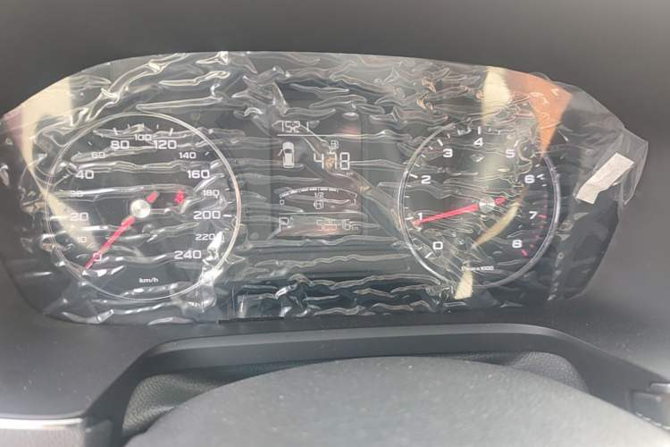 Used Roewe RX5 2016 20T Two-Wheel Drive Automatic Flagship Edition Odometer Close Up