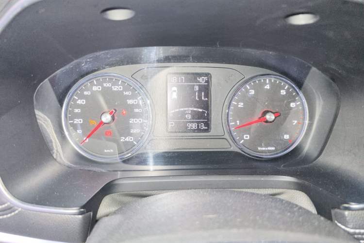 Used Roewe RX5 2016 20T Two-Wheel Drive Automatic Internet Smart Edition Odometer Close Up