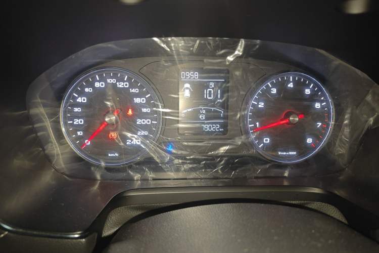 Used Roewe RX5 2016 20T Two-Wheel Drive Manual Flagship Edition Odometer Close Up