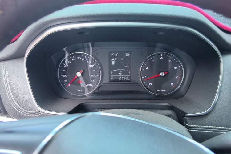 Used Roewe RX5 2016 20T Two-Wheel Drive Automatic Internet Smart Edition Odometer Close Up