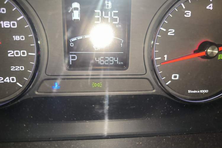 Used Roewe RX5 2016 20T Two-Wheel Drive Automatic Internet Smart Edition Odometer Close Up