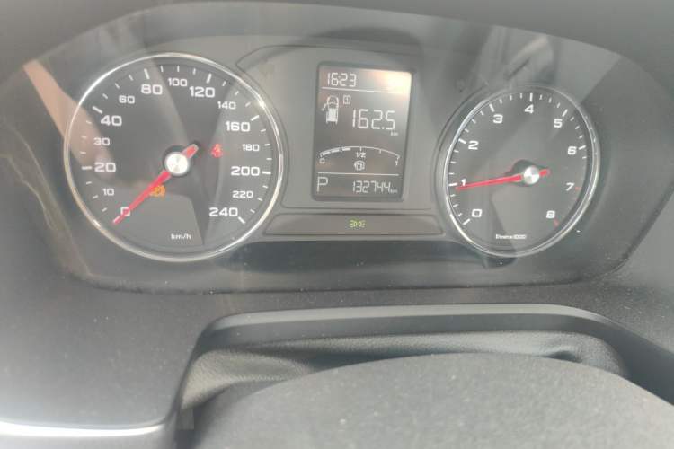 Used Roewe RX5 2016 20T Two-Wheel Drive Automatic Internet Smart Edition Odometer Close Up