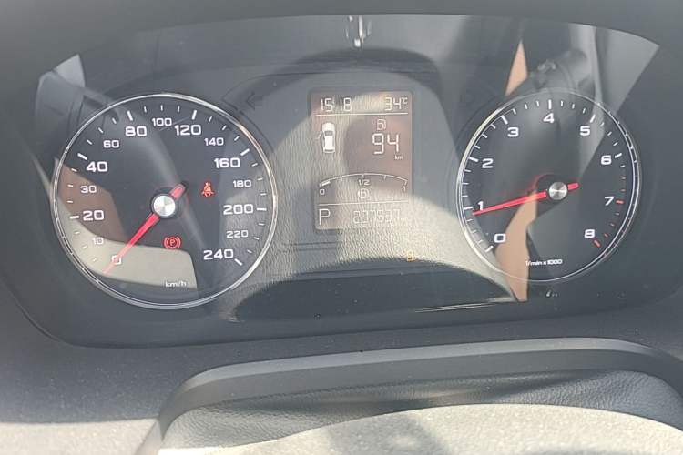 Used Roewe RX5 2016 20T Two-Wheel Drive Automatic Internet Smart Edition Odometer Close Up
