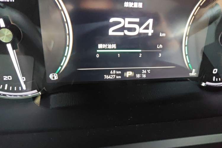 Used Roewe RX5 2016 30T Two-Wheel Drive Automatic Internet Smart Edition Odometer Close Up