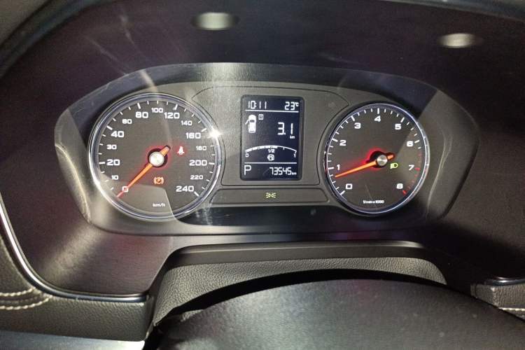 Used Roewe RX5 2016 20T Two-Wheel Drive Automatic Internet Smart Edition Odometer Close Up