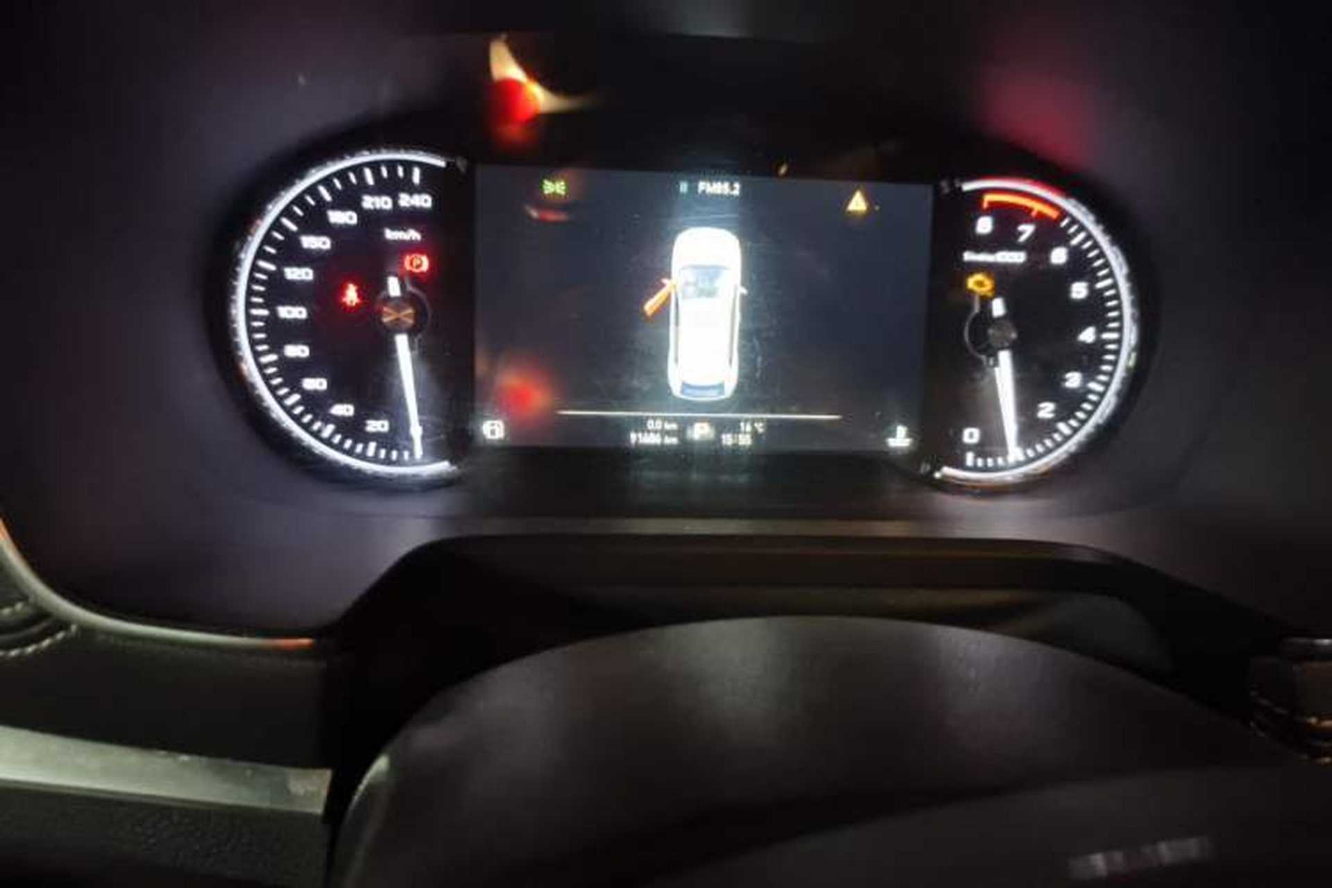 Used Roewe RX5 2016 30T Two-Wheel Drive Automatic Internet Smart Edition Odometer Close Up