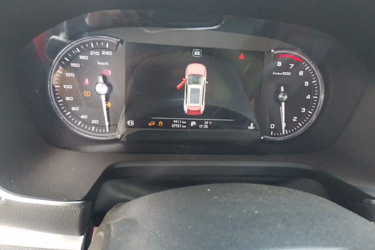 Used Roewe RX5 2016 30T Two-Wheel Drive Automatic Internet Smart Edition Odometer Close Up