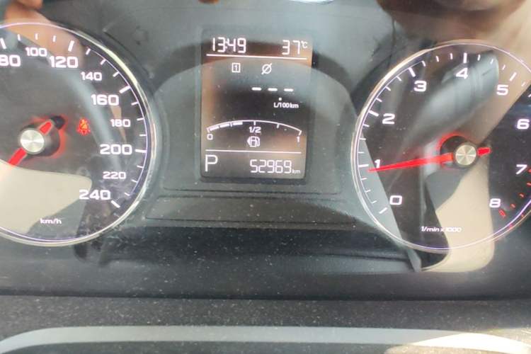 Used Roewe RX5 2016 20T Two-Wheel Drive Automatic Internet Smart Edition Odometer Close Up
