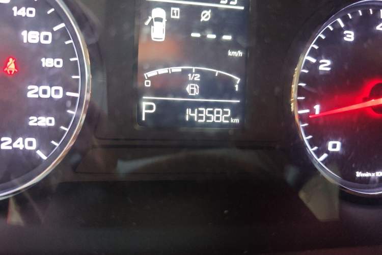 Used Roewe RX5 2016 20T Two-Wheel Drive Automatic Internet Smart Edition Odometer Close Up