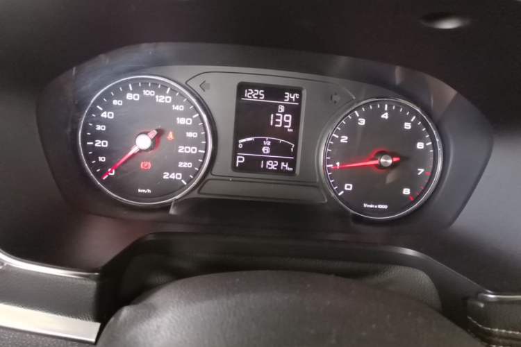 Used Roewe RX5 2016 20T Two-Wheel Drive Automatic Internet Smart Edition Odometer Close Up