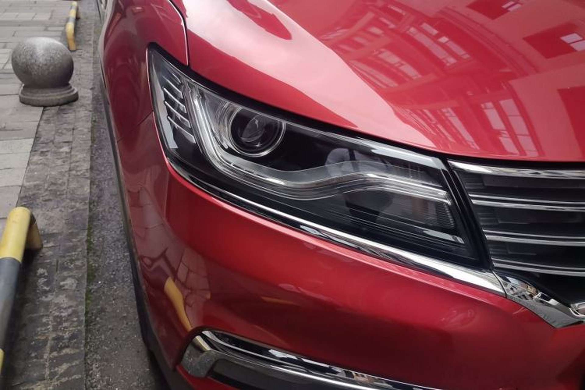 Used Roewe RX5 2016 20T Two-Wheel Drive Automatic Internet Smart Edition Right Front Headlight